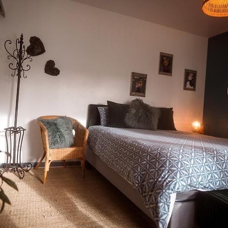 Bed and Breakfast Chez Guilem Saint-Maixent-lʼÉcole Esterno foto