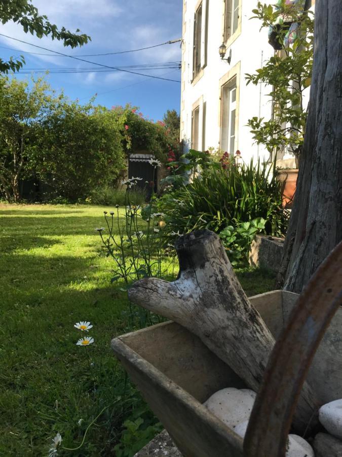 Bed and Breakfast Chez Guilem Saint-Maixent-lʼÉcole Esterno foto